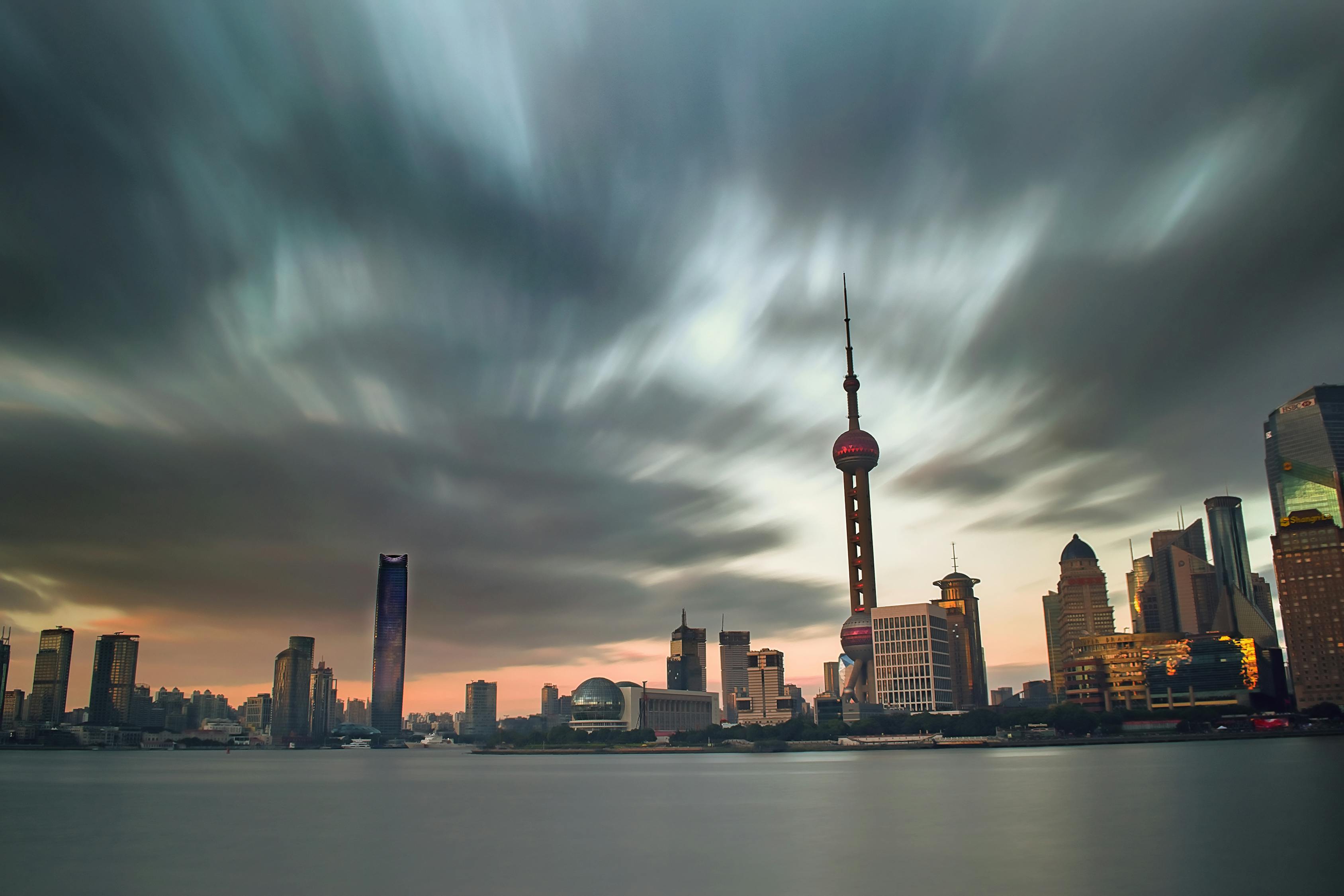 最新港亂象背后的深層原因及解決之道探索